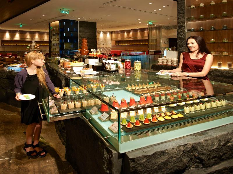 Hotel Nikko Tianjin Luaran gambar A buffet at a hotel