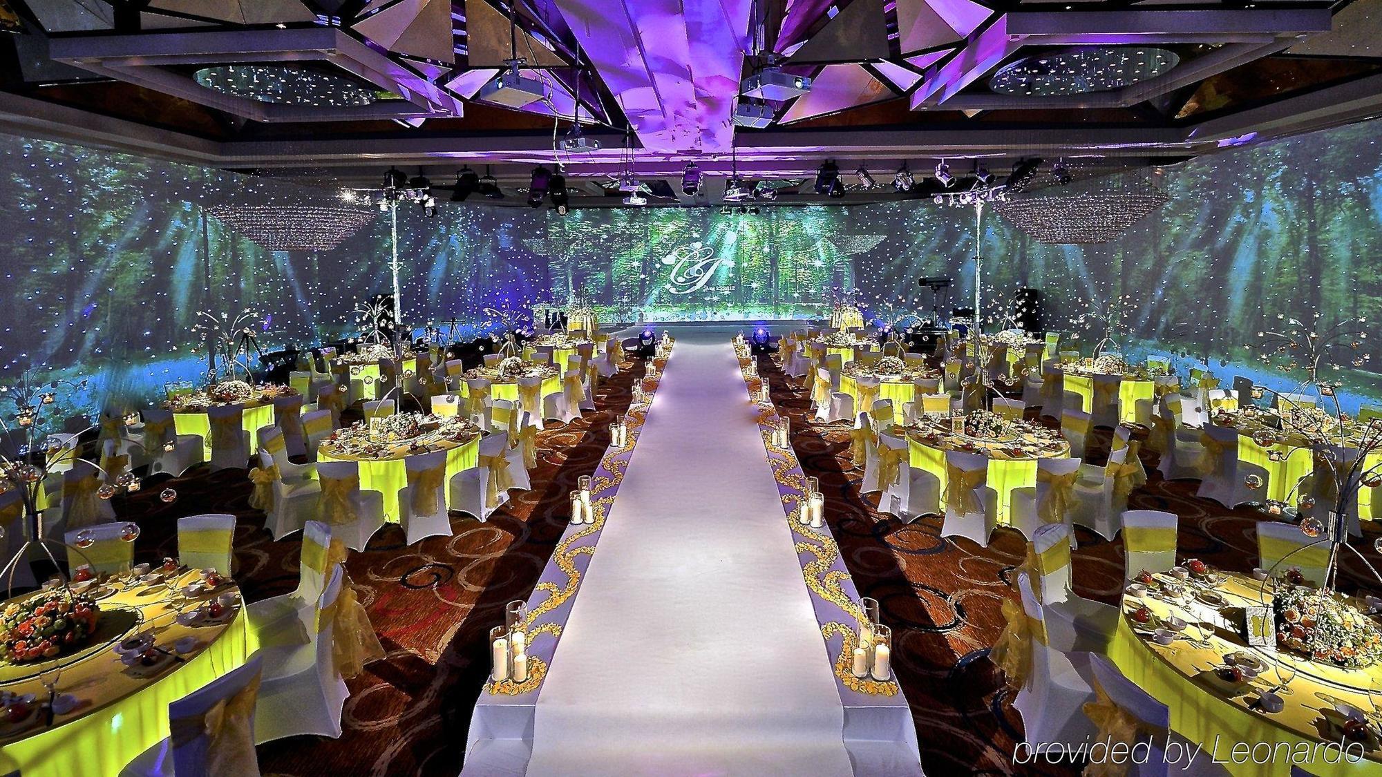 Hotel Nikko Tianjin Luaran gambar The interior of the 2011 Hall of Fame