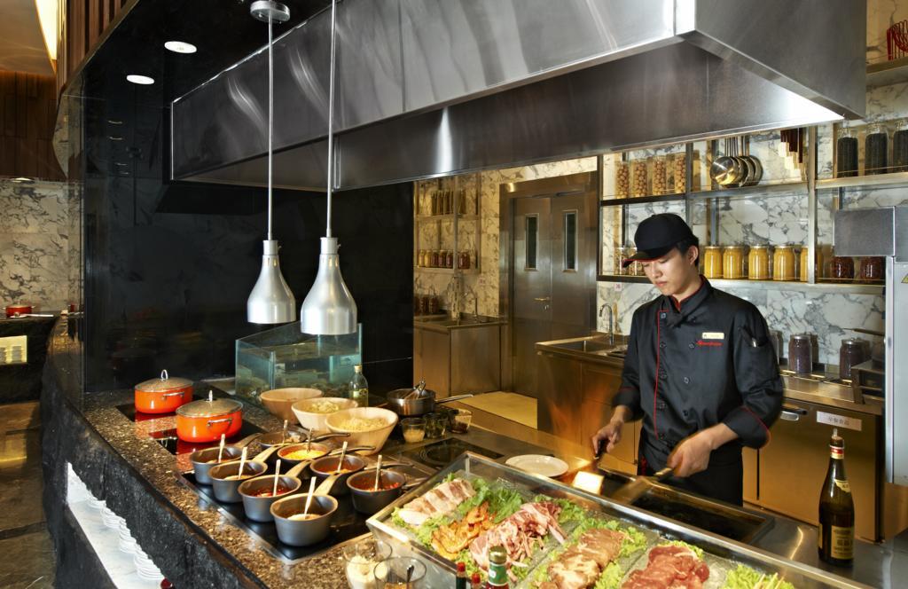 Hotel Nikko Tianjin Luaran gambar A live kitchen at a hotel