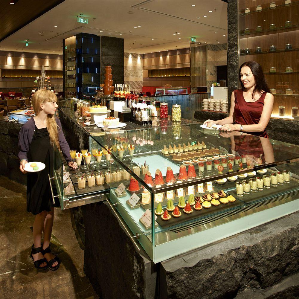 Hotel Nikko Tianjin Luaran gambar A buffet at a hotel
